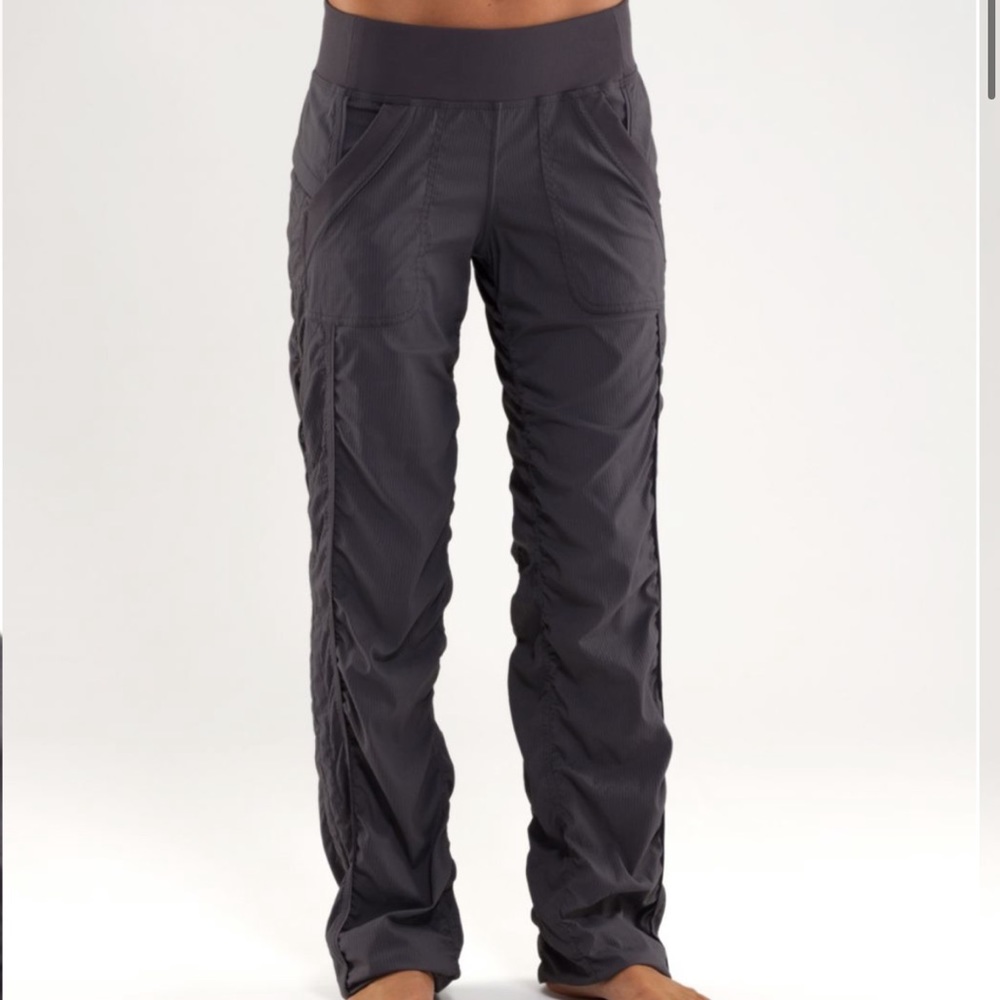 Lululemon Black striped Street to Studio Pants Sz 2